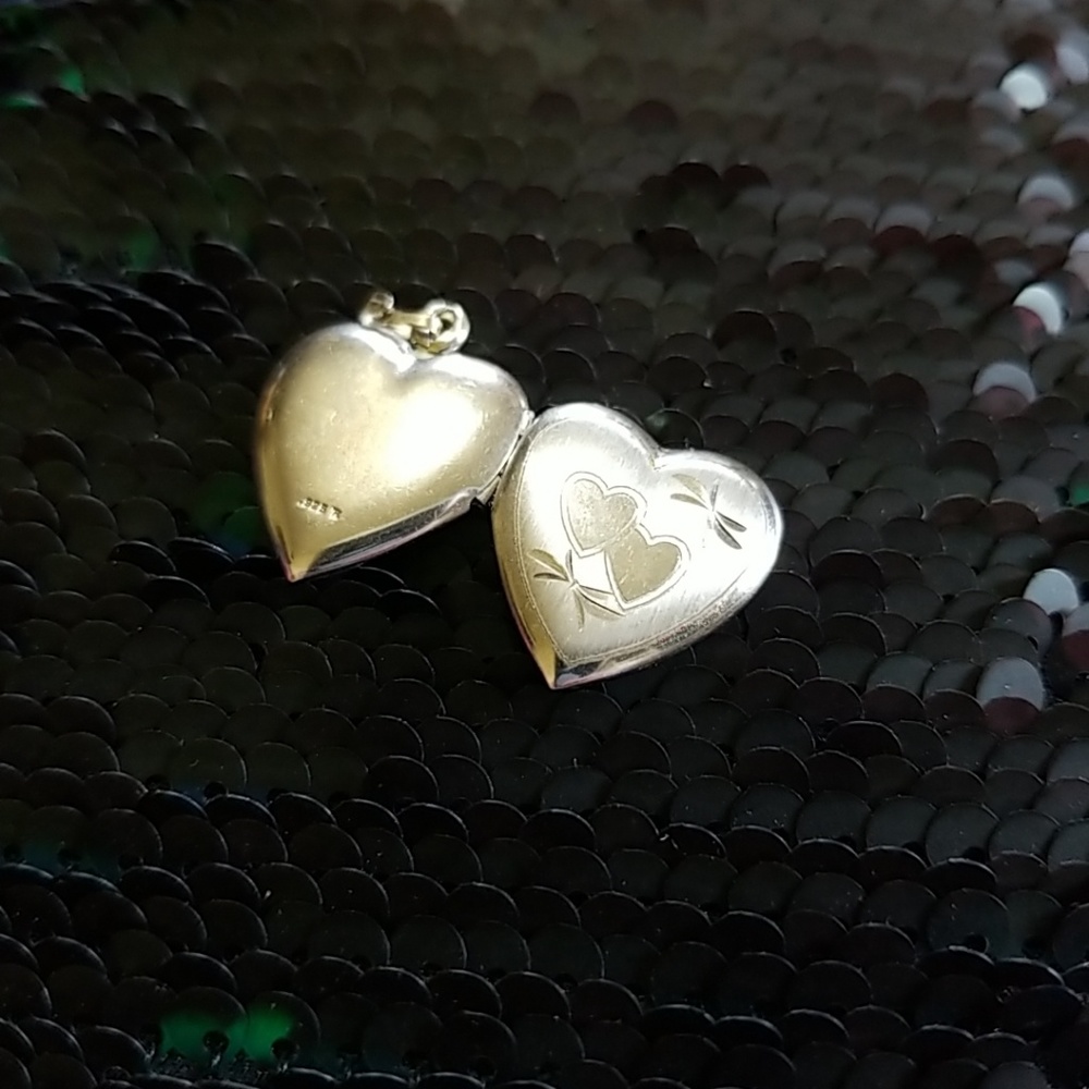Stearling silver heart locket